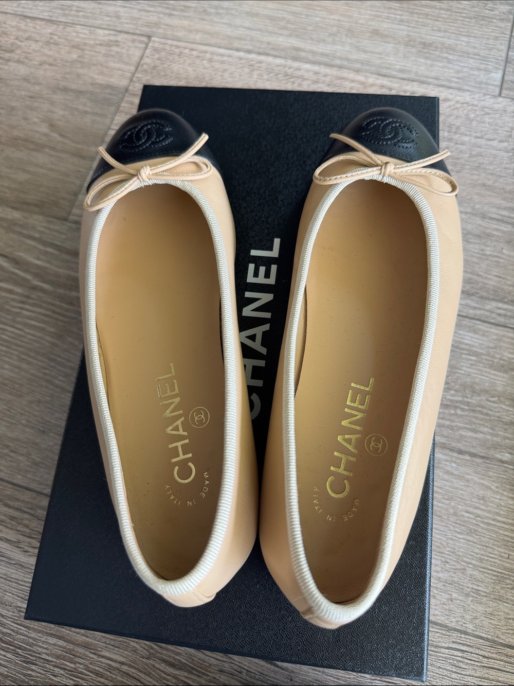 CHANEL Beige and Black Two-Tone Cap-Toe Ballet Flats - Picture 9 of 16